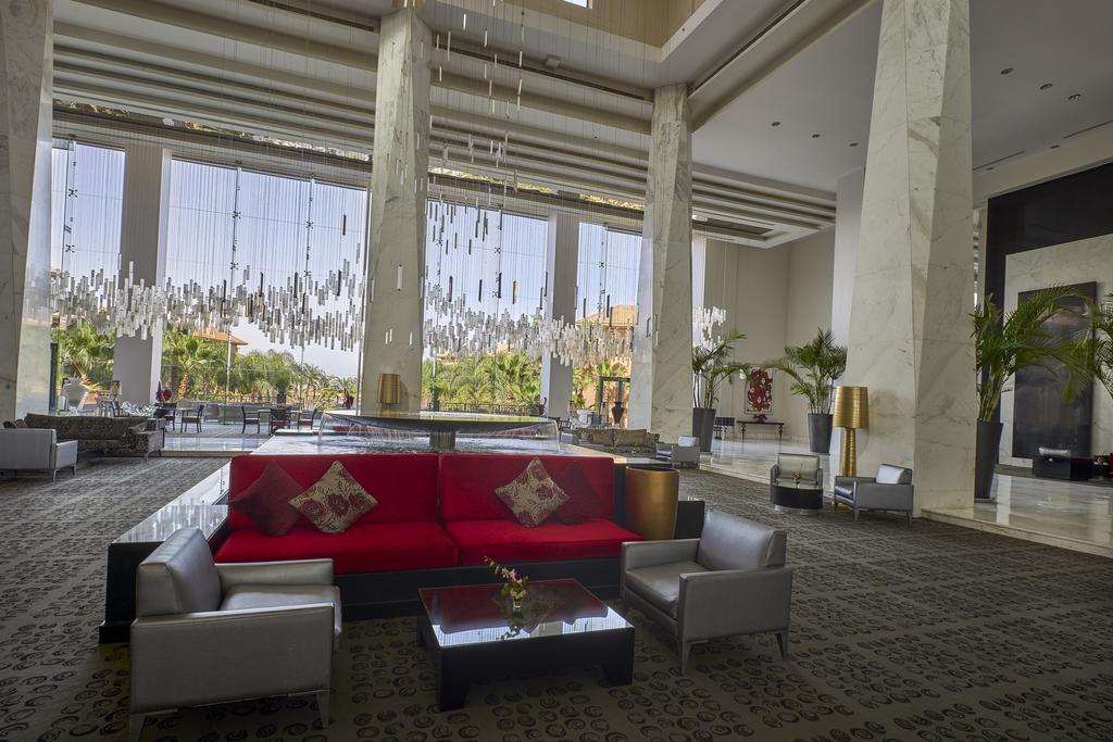 Dusit Thani LakeView Cairo