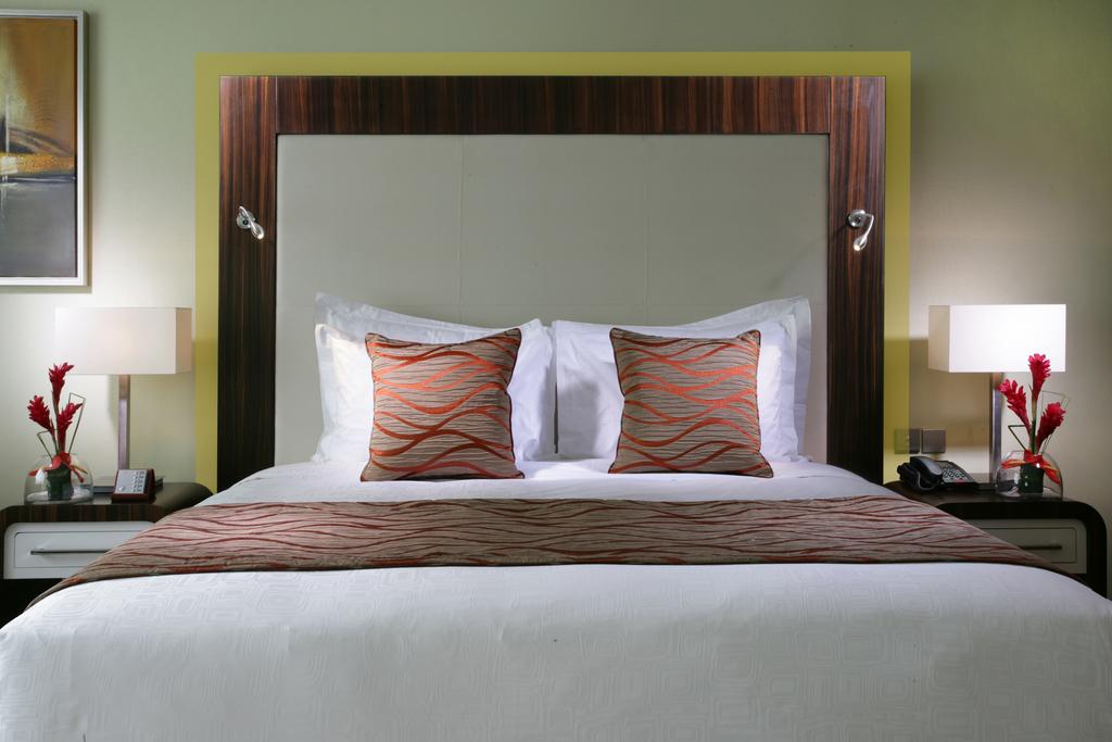 Auris Plaza Hotel