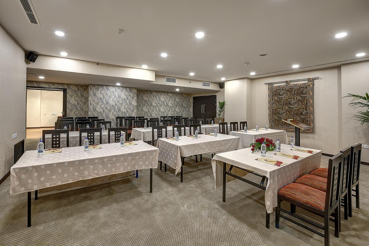 Grandeur Hotel