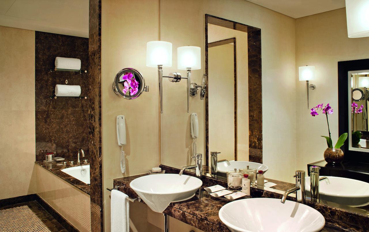 Grosvenor House Hotel and Apartments