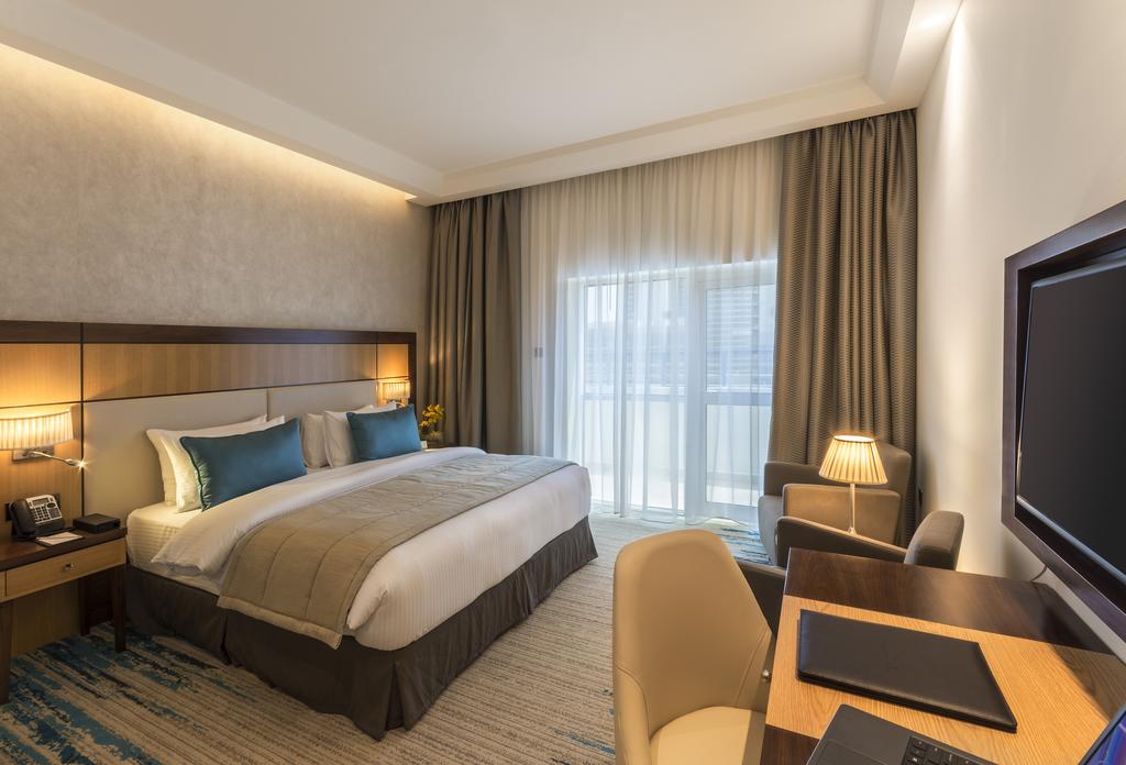 Golden Tulip Suites Dubai