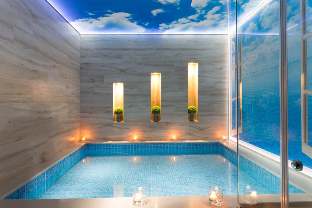 Jumeirah Emirates Towers Hotel