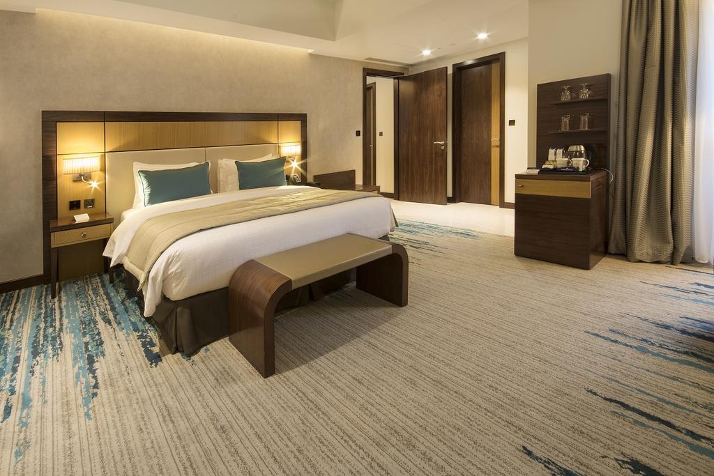 Golden Tulip Suites Dubai