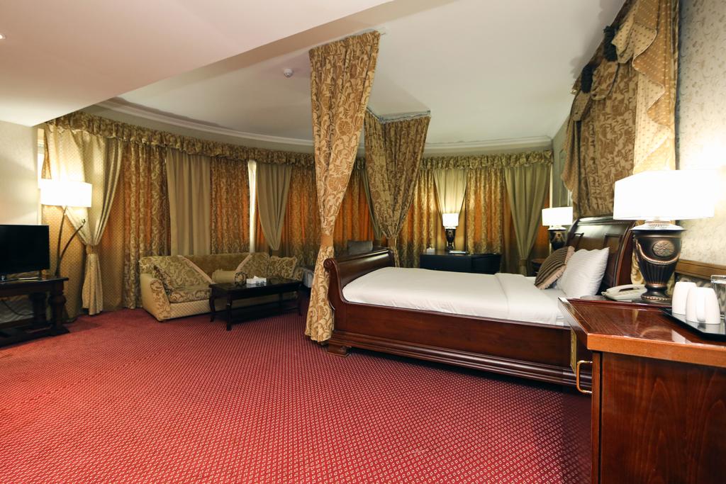 Delmon Hotel