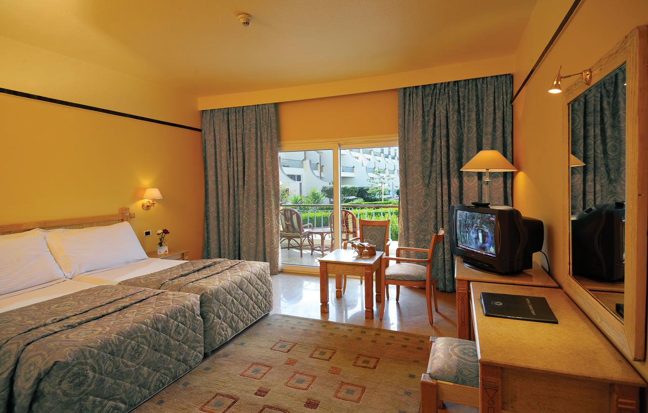 Cataract Pyramids Resort