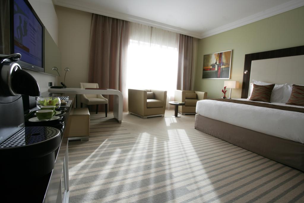 Auris Plaza Hotel