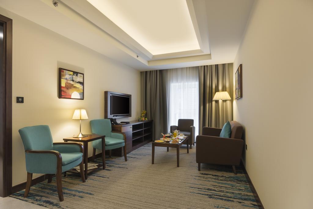 Golden Tulip Suites Dubai