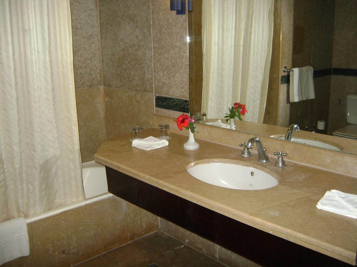 Cataract Pyramids Resort