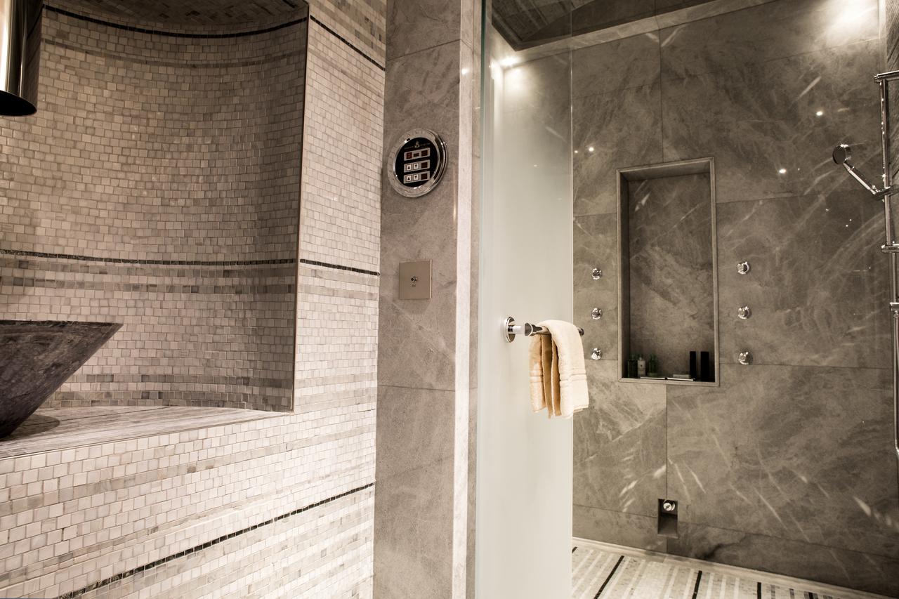 Four Seasons Hotel George V, Paris