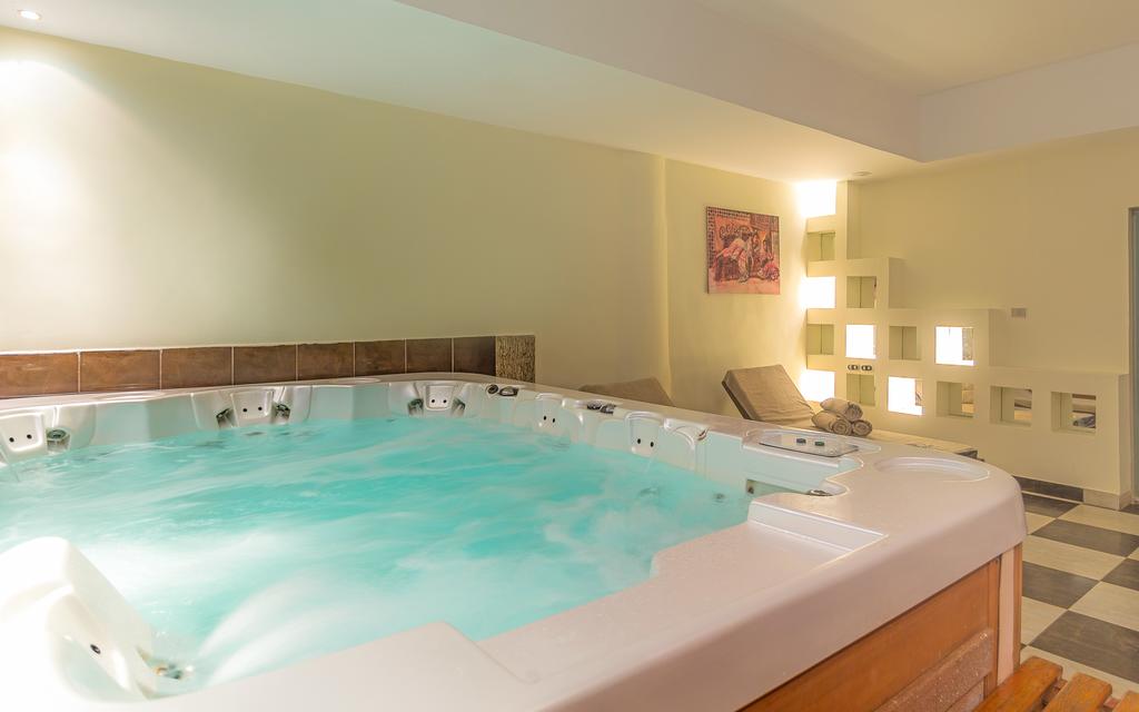 Hawaii Le Jardin Aqua Resort - Families and Couples Only