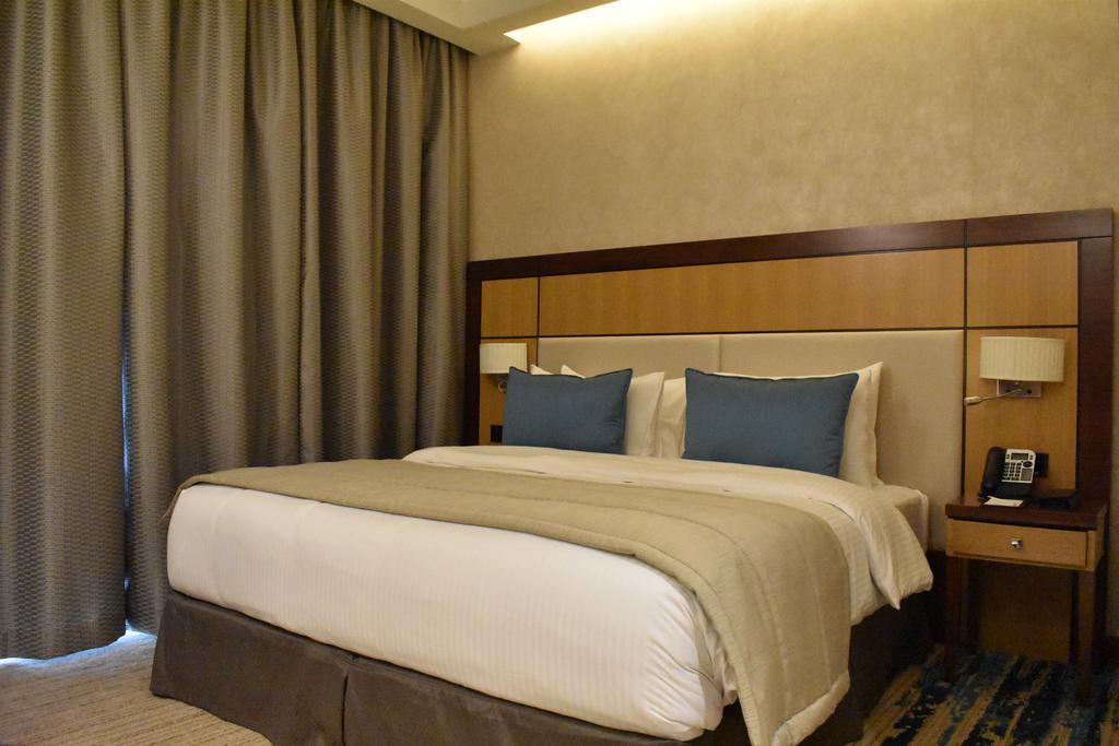 Golden Tulip Suites Dubai