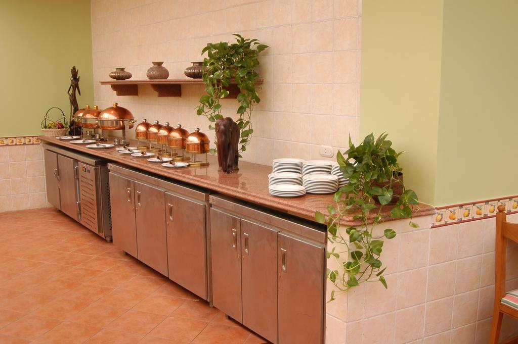 Golden Carven Hotel