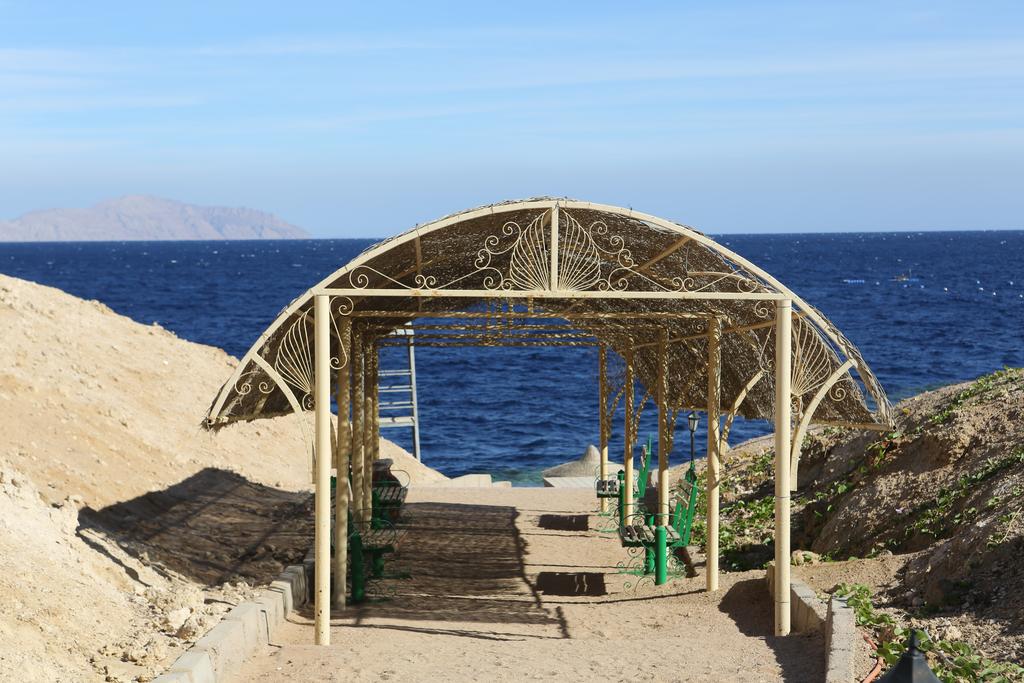 Club Reef Hotel