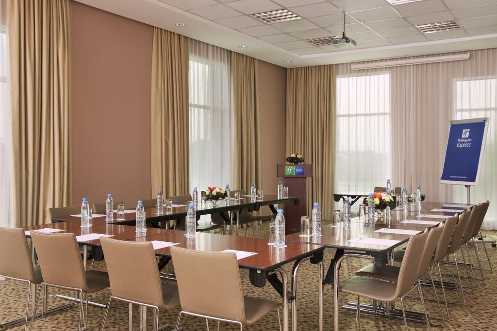 Holiday Inn Express Dubai  Jumeirah