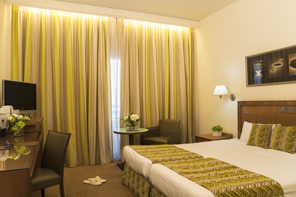 Ajax Hotel