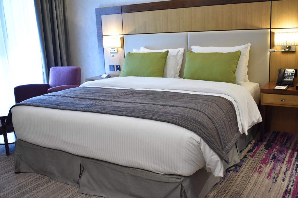 Golden Tulip Suites Dubai
