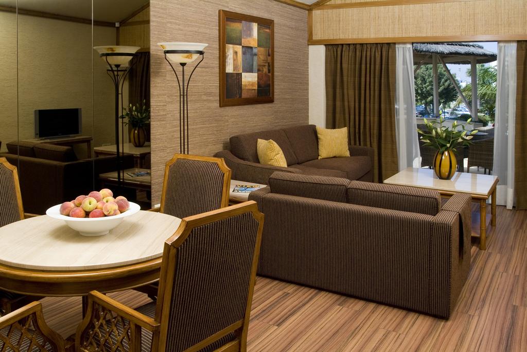 Palm Beach Hotel & Bungalows