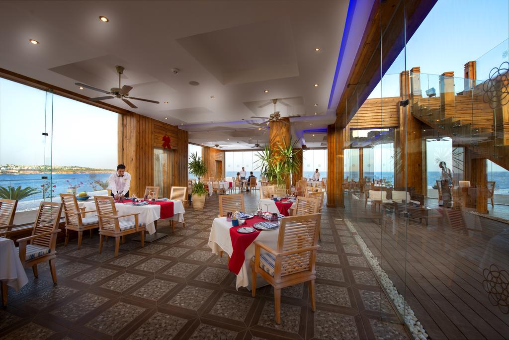 SUNRISE Grand Select Arabian Beach Resort