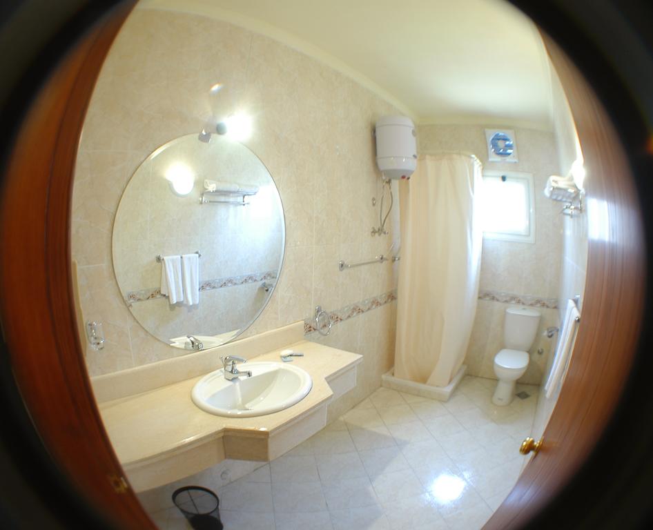 Golden Carven Hotel
