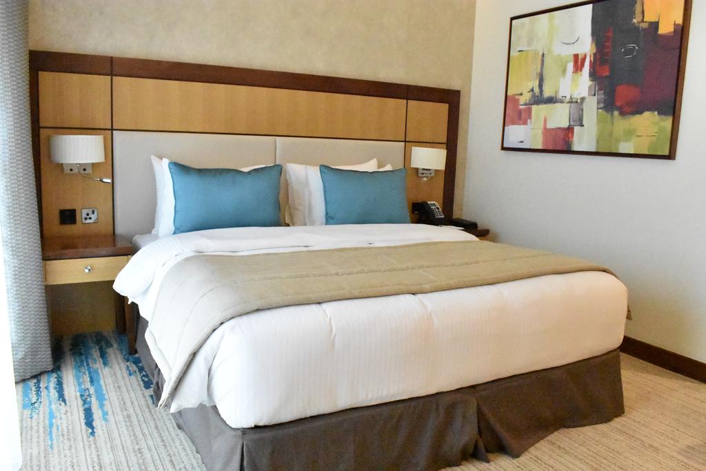 Golden Tulip Suites Dubai