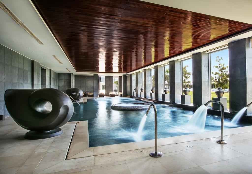 Dusit Thani LakeView Cairo