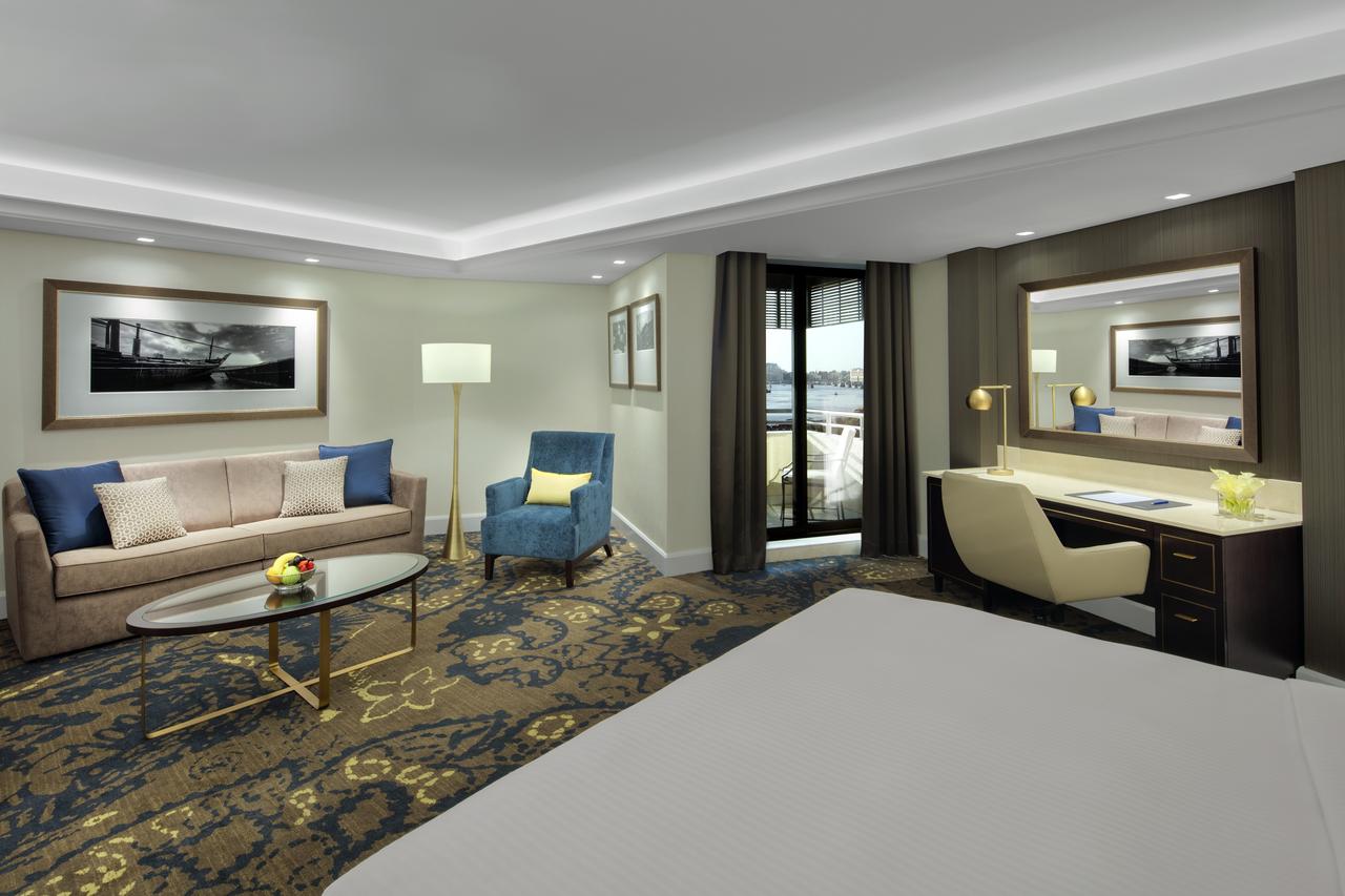 Radisson Blu Hotel, Dubai Deira Creek