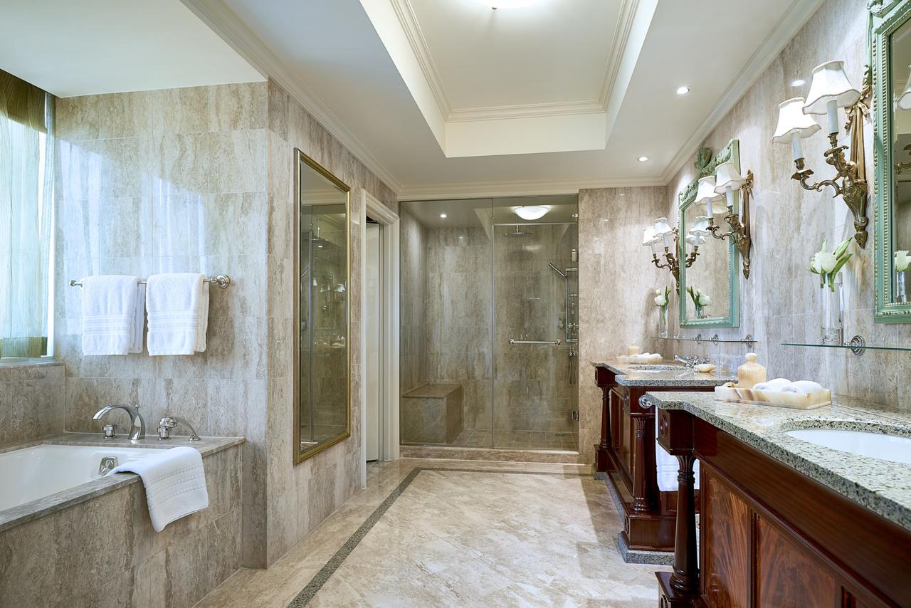 Four Seasons Hotel Cairo at The First Residence