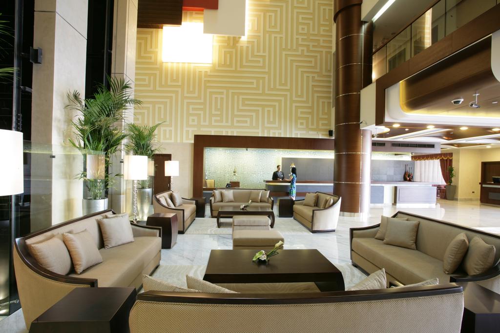 Auris Plaza Hotel