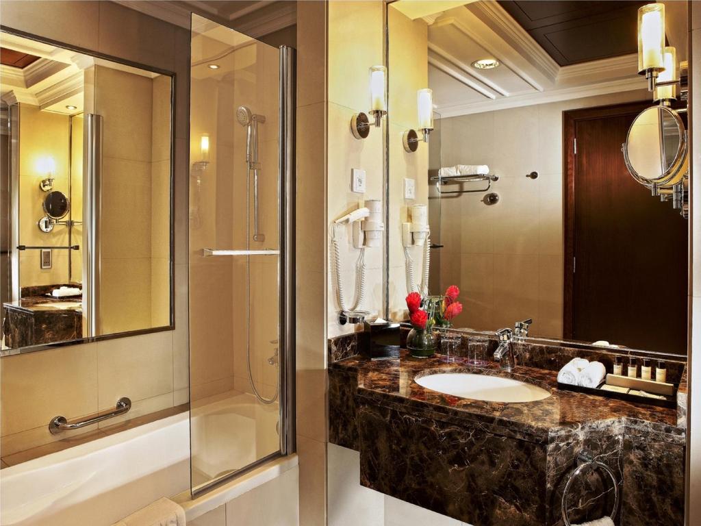 Park Regis Kris Kin Hotel