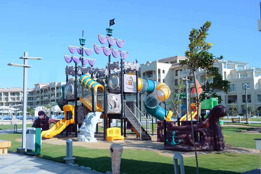 Albatros White Beach (Families and Couples Only)
