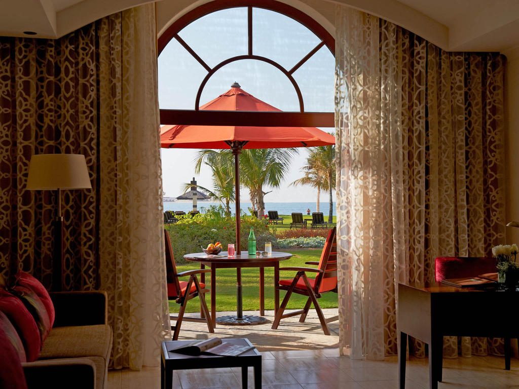 JA Palm Tree Court