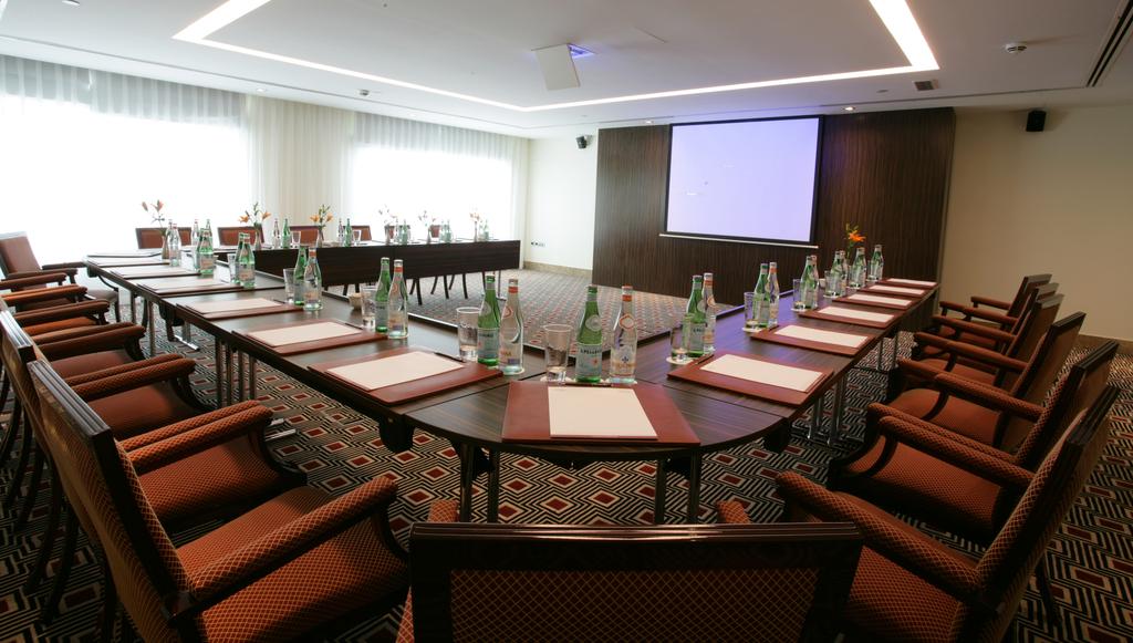 Auris Plaza Hotel