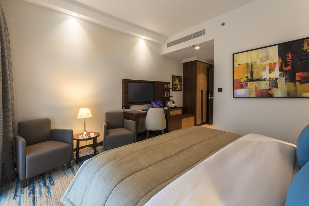 Golden Tulip Media Hotel