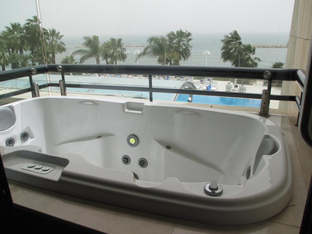 Palm Beach Hotel & Bungalows