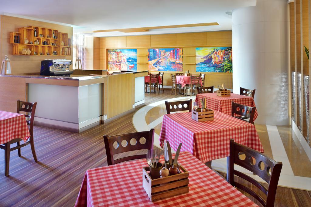 Ramada Plaza Jumeirah Beach