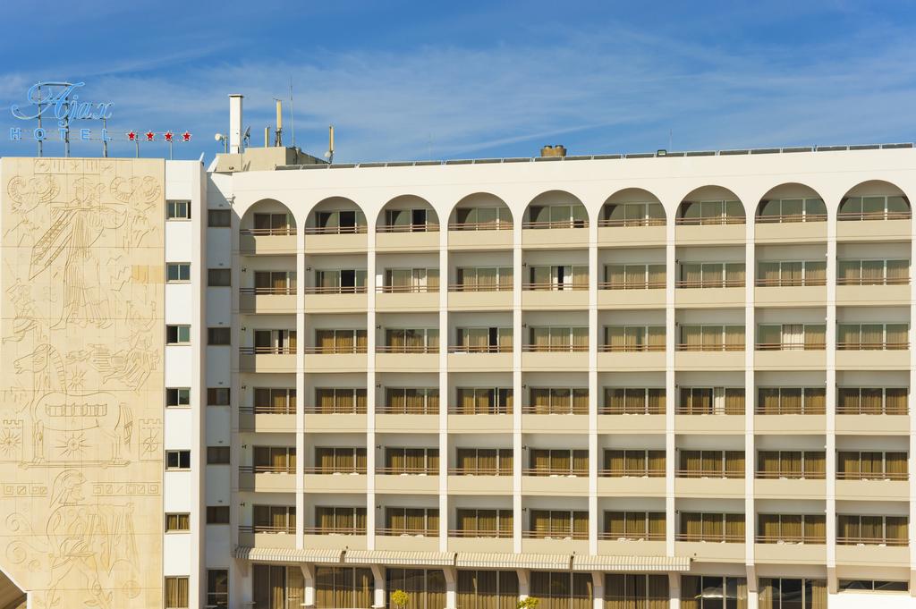 Ajax Hotel