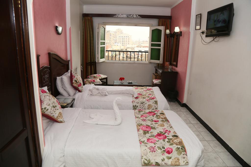 Happy City hotel