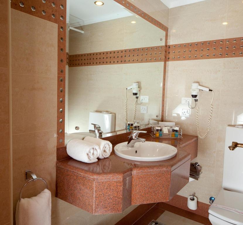 Golden Tulip Flamenco