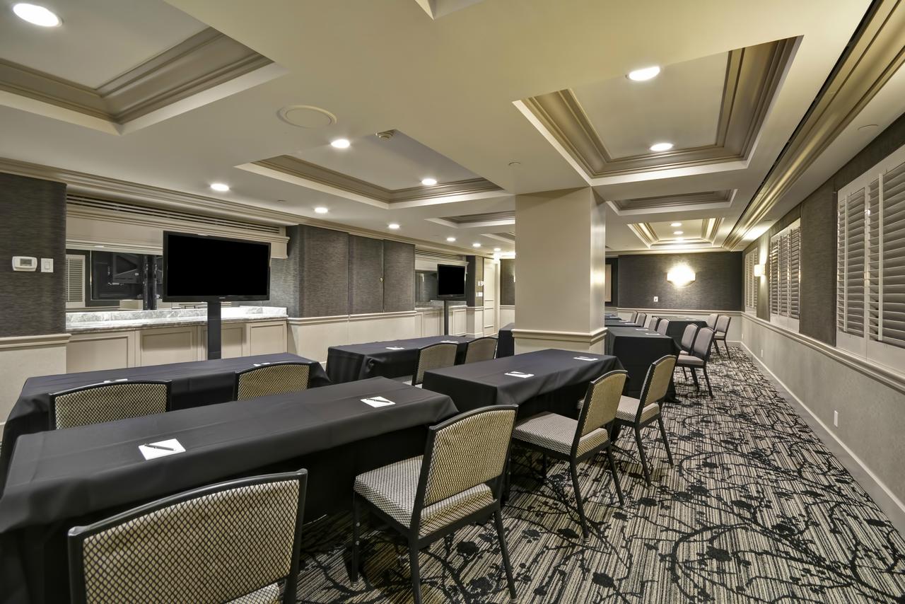 Hilton Checkers Los Angeles