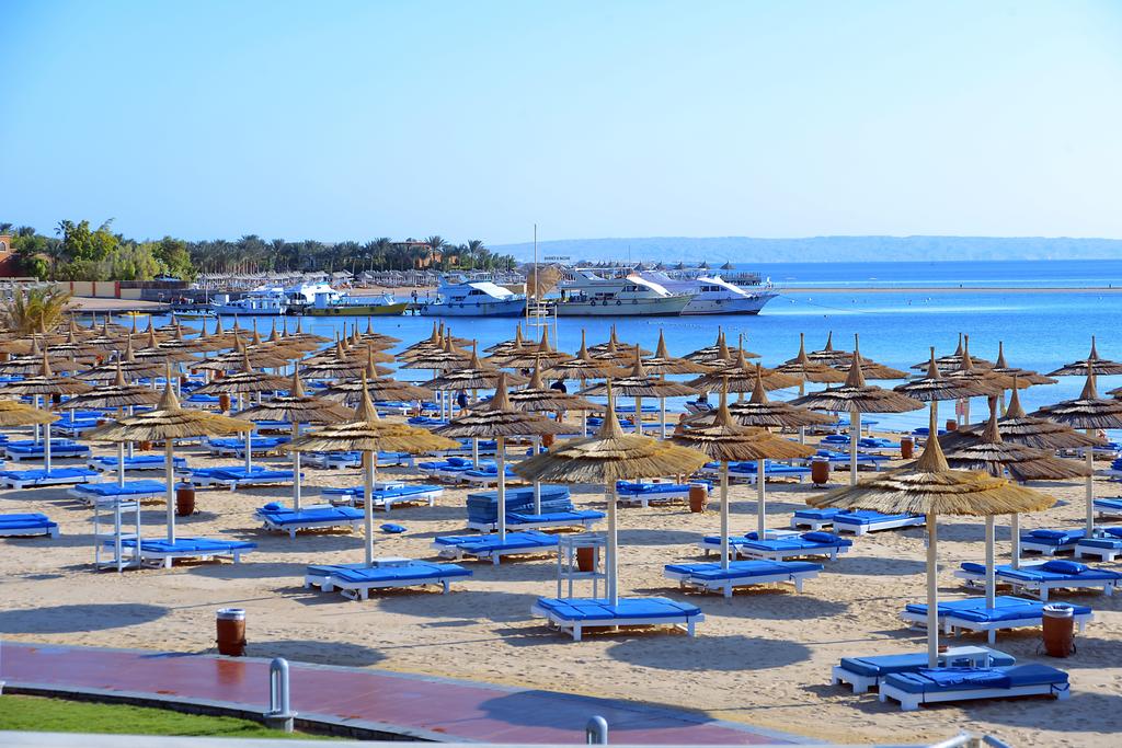 Albatros White Beach (Families and Couples Only)