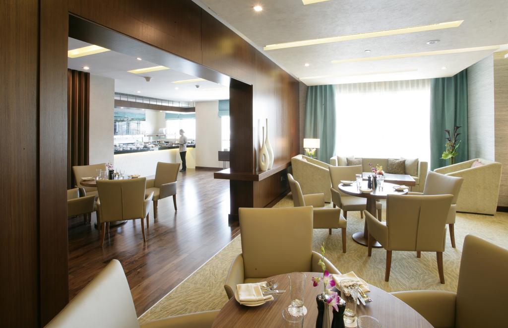 Auris Plaza Hotel