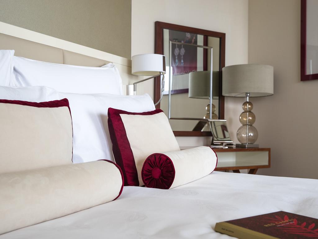 Jumeirah Emirates Towers Hotel