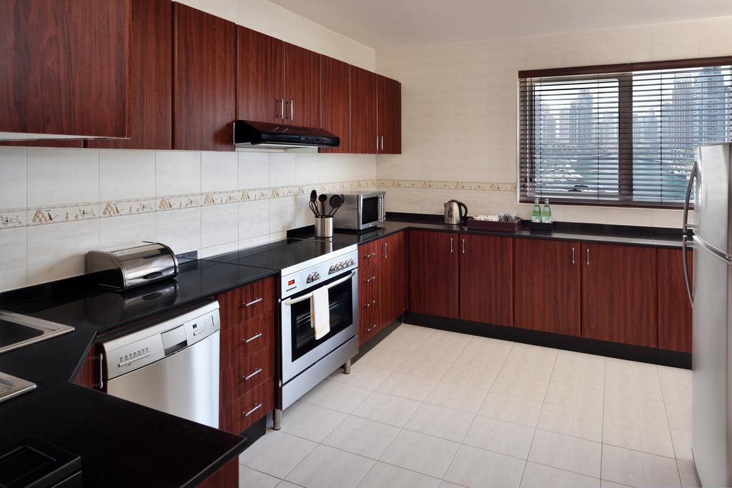 Dubai Marriott Harbour Hotel & Suites