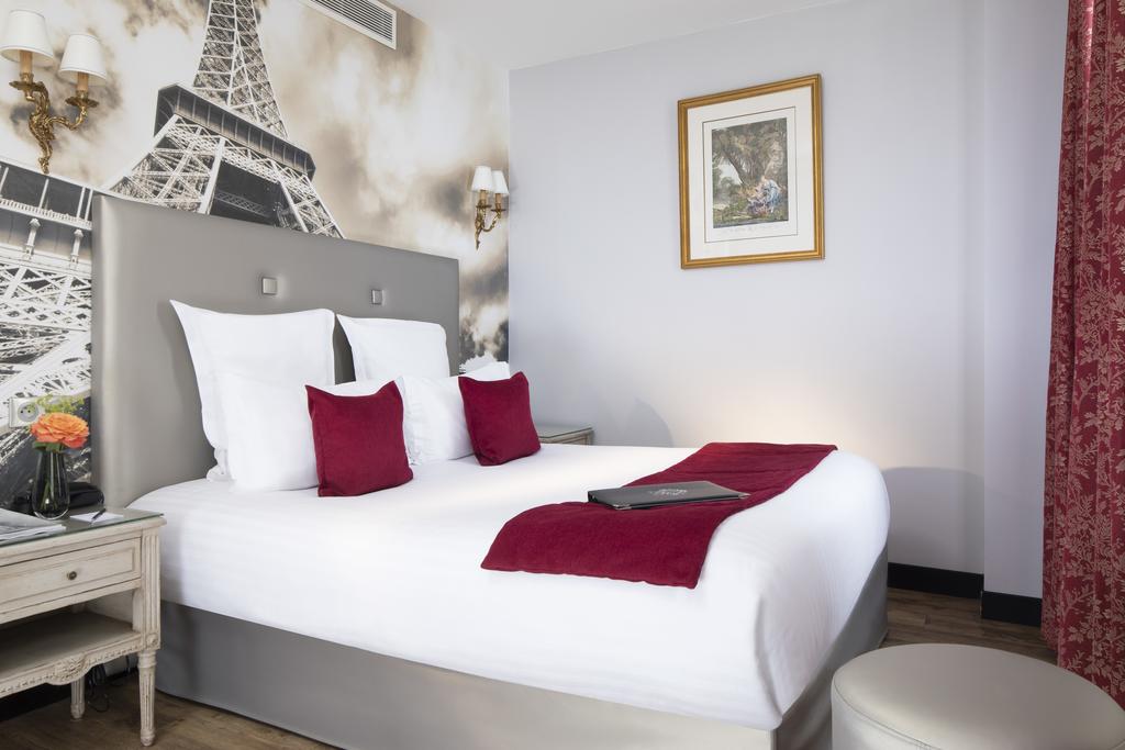 Hôtel Plaza Elysées