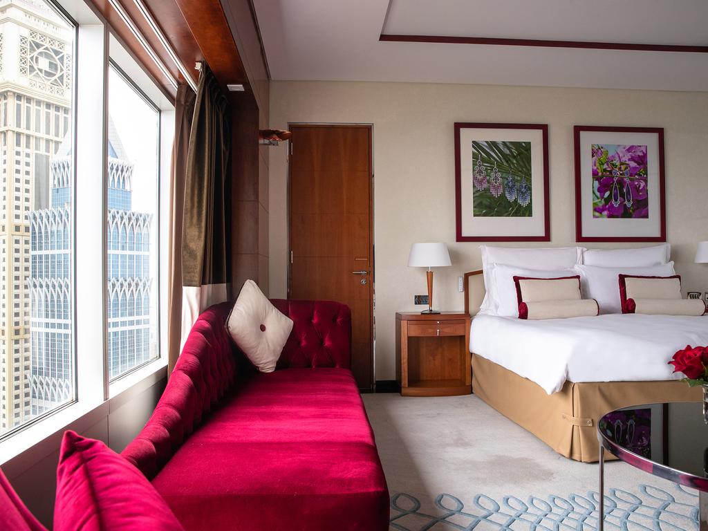 Jumeirah Emirates Towers Hotel