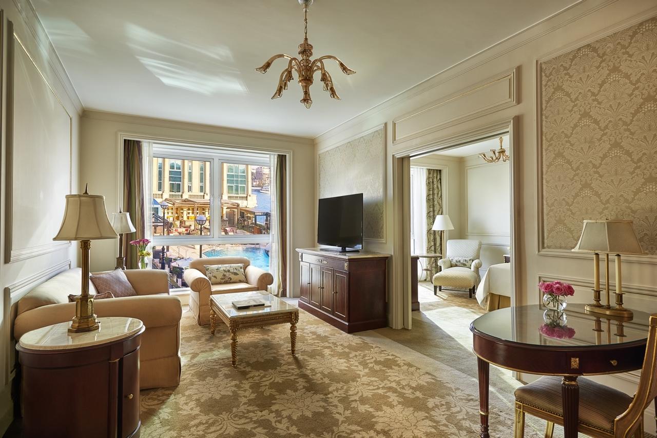 Four Seasons Hotel Cairo at The First Residence