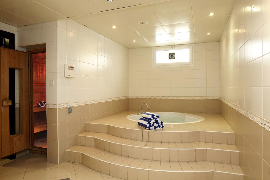 Avari Al Barsha Apartment Hotel