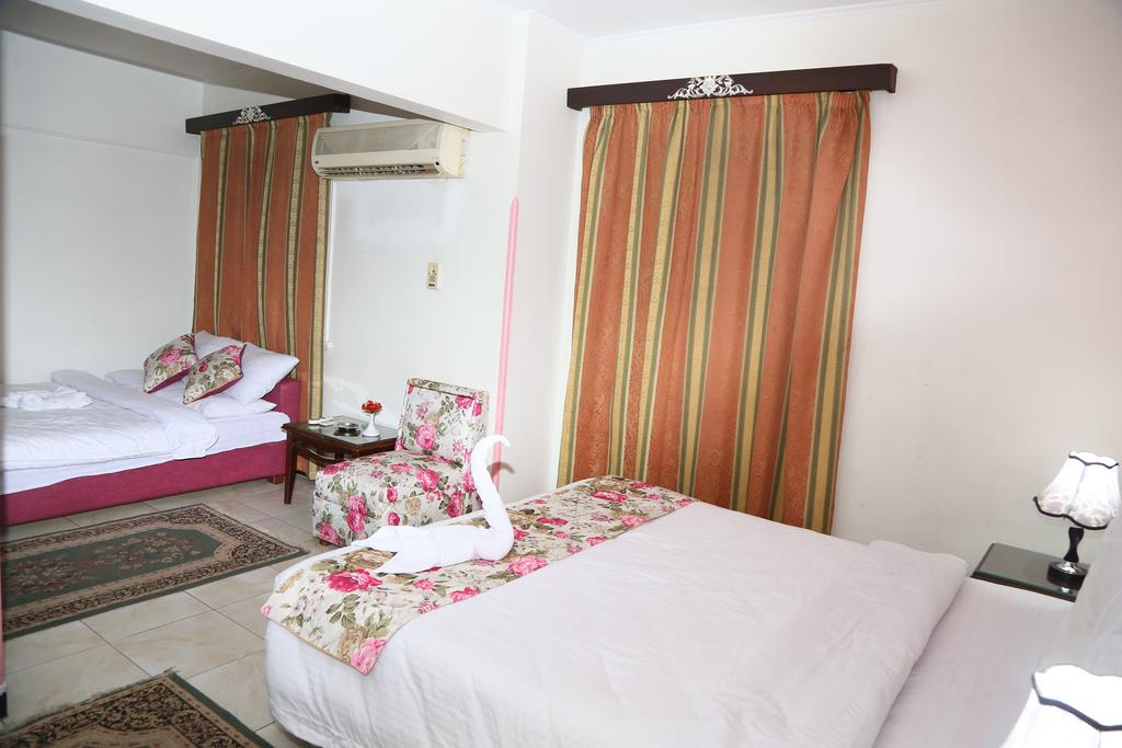 Happy City hotel