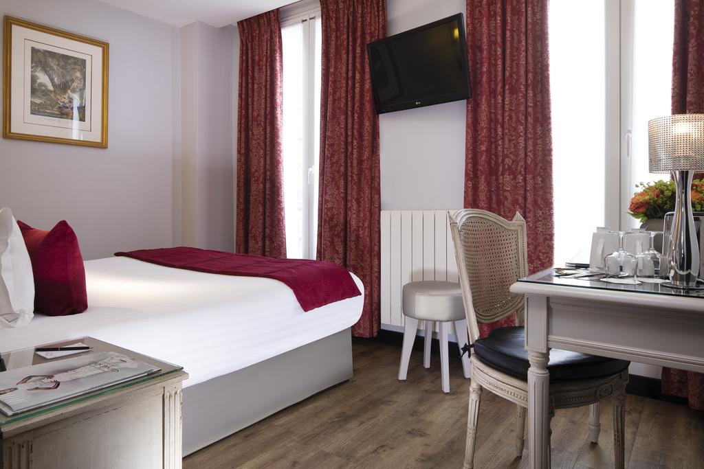 Hôtel Plaza Elysées