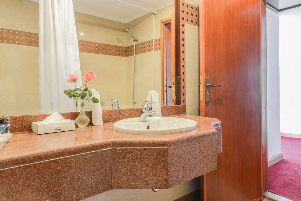 Golden Tulip Flamenco